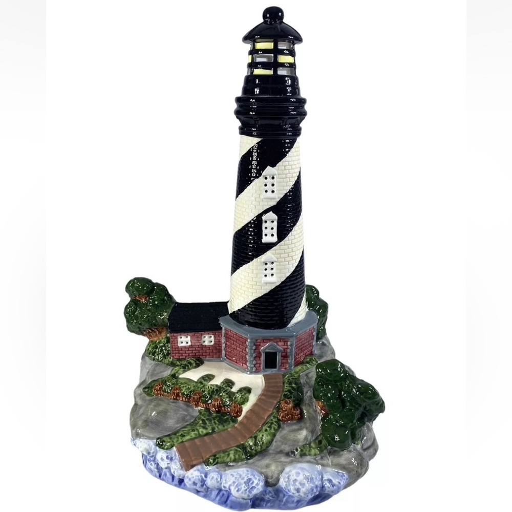 Vintage 2000 Youngs Coastal collection Cape Hatteras Lighthouse ceramic Figurine